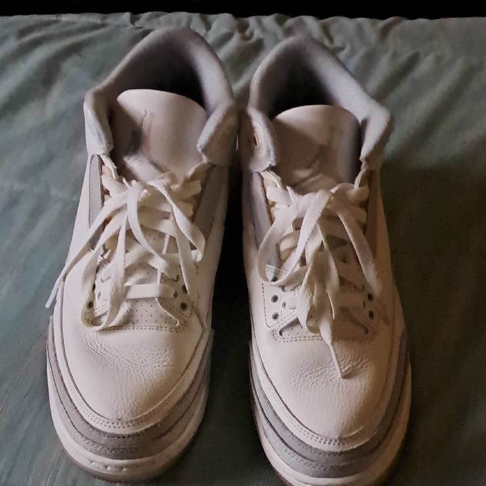 Jordan Athletic Shoes White and Gray